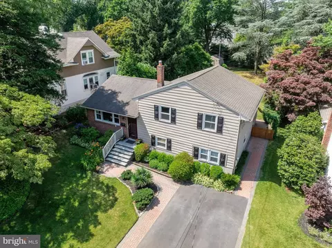 208 9th Ave, Haddon Heights, NJ 08035