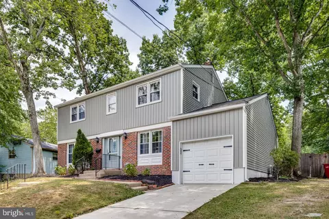 8 Poplar Ter, Somerdale, NJ 08083