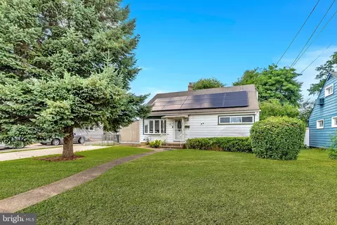 139 Evesham Rd, Runnemede, NJ 08078
