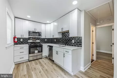 Entry Way - 41 Wilson Rd, Clementon, NJ 08021 photo 7 of 14