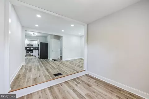 Entry Way - 41 Wilson Rd, Clementon, NJ 08021 photo 2 of 14