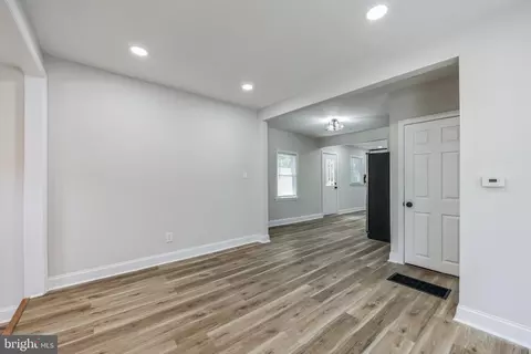 Entry Way - 41 Wilson Rd, Clementon, NJ 08021 photo 4 of 14