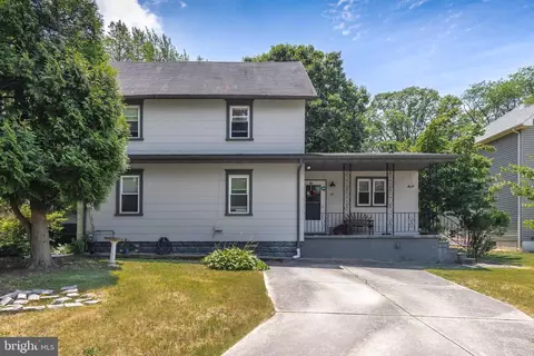 42 Gravers Ln, Blackwood, NJ 08012