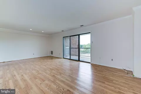 Living - 409 Haddonfield Cmns #409, Haddonfield, NJ 08033 photo 1 of 5