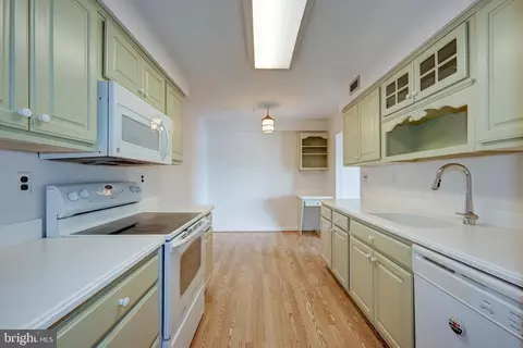 Kitchen - 409 Haddonfield Cmns #409, Haddonfield, NJ 08033 photo 1 of 3