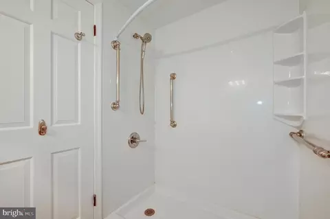 Bath - 409 Haddonfield Cmns #409, Haddonfield, NJ 08033 photo 2 of 3