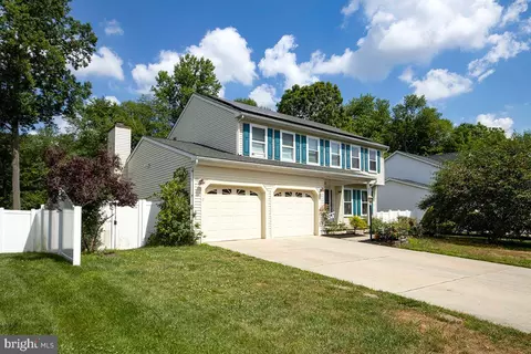 27 Red Bank Dr, Sicklerville, NJ 08081
