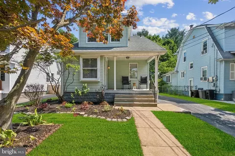 19 Manor Ave, Oaklyn, NJ 08107