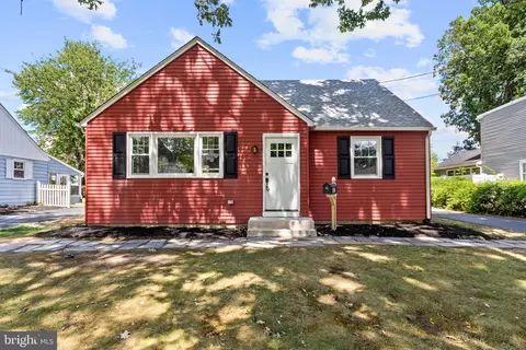 522 Dubois Ave, Barrington, NJ 08007