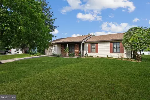 24 Avella Ln, Sicklerville, NJ 08081