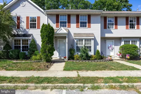 13 Grant Ln, Berlin, NJ 08009