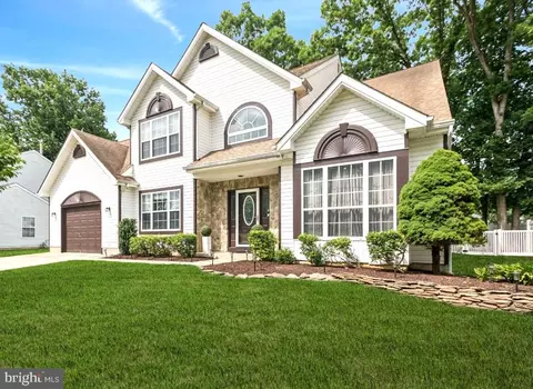 18 Randolph Ln, Sicklerville, NJ 08081