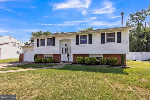 19 Springlane Dr, Blackwood, NJ 08012