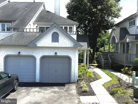 320 Chanticleer Ln, Cherry Hill, NJ 08003