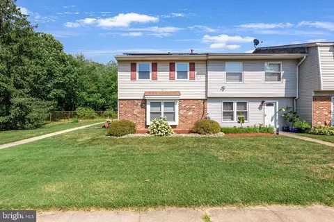 32 Vernon Ct, Sicklerville, NJ 08081
