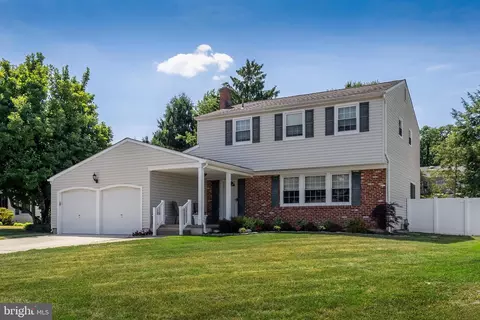 4 Niamoa Dr, Cherry Hill, NJ 08003