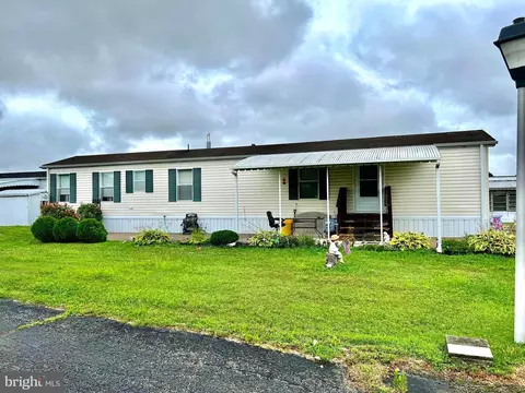 9 Oak Dr, Sicklerville, NJ 08081