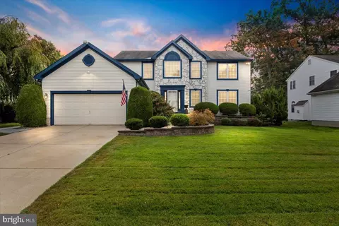 15 Brookstone Dr, Sicklerville, NJ 08081