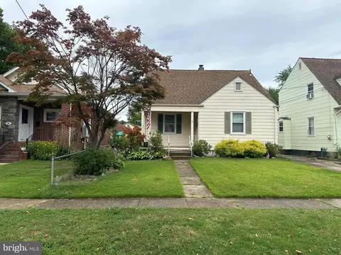 31 Ridgeway Ave, Oaklyn, NJ 08107