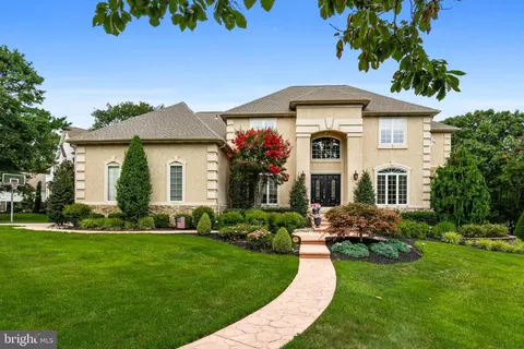1 Simsbury Dr, Voorhees, NJ 08043