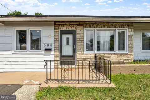 608 W Somerdale Rd, Somerdale, NJ 08083