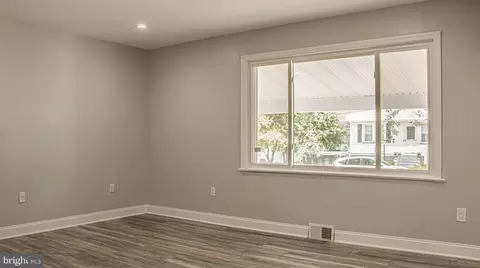 Living - 116 10th Ave, Glendora, NJ 08029 photo 2 of 7