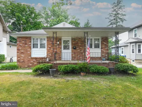 317 W Pine St, Audubon, NJ 08106