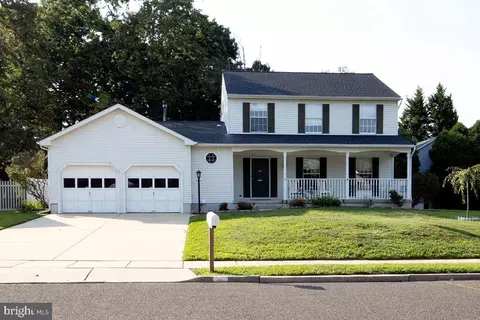 8 Greystone Ln, Sicklerville, NJ 08081