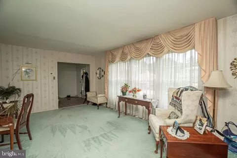 Living - 41 Jefferson Dr, Clementon, NJ 08021 photo 6 of 7