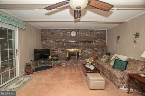 Living - 41 Jefferson Dr, Clementon, NJ 08021 photo 3 of 7
