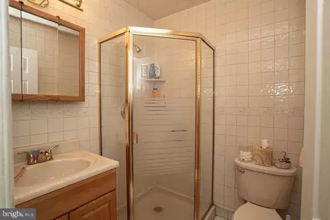 Bath - 41 Jefferson Dr, Clementon, NJ 08021 photo 2 of 2