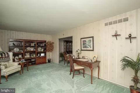 Living - 41 Jefferson Dr, Clementon, NJ 08021 photo 5 of 7