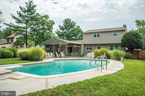 Exterior - 41 Jefferson Dr, Clementon, NJ 08021 photo 5 of 6