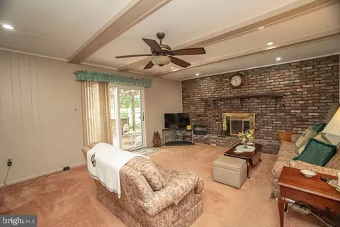 Living - 41 Jefferson Dr, Clementon, NJ 08021 photo 1 of 7