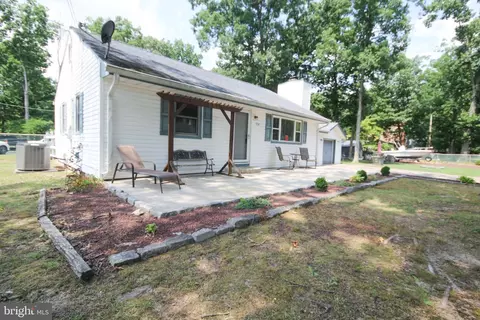 104 W Woodburn Ave, Pine Hill, NJ 08021