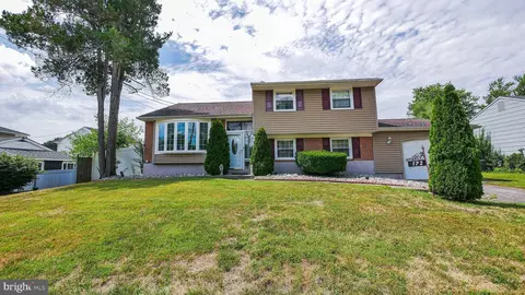 172 Clement Dr, Somerdale, NJ 08083