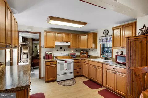 Entry Way - 89 E 9th Ave, Pine Hill, NJ 08021 photo 4 of 7