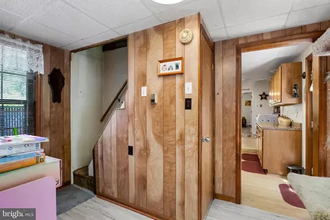 Entry Way - 89 E 9th Ave, Pine Hill, NJ 08021 photo 2 of 7