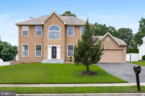 42 Crawford Dr, Sicklerville, NJ 08081