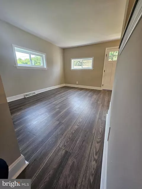 Living - 335 10th Ave, Lindenwold, NJ 08021 photo 1 of 1