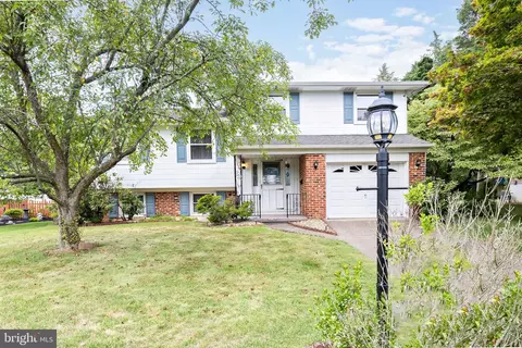 14 Oak Dr, Stratford, NJ 08084