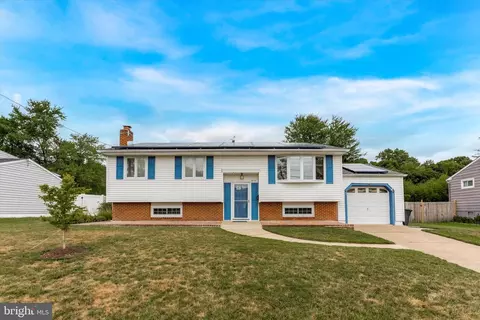611 Hobart Dr, Clementon, NJ 08021