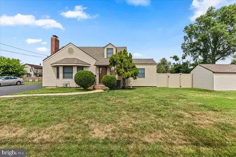 111 Evesham Rd, Runnemede, NJ 08078