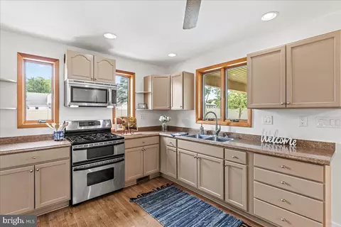 111 Evesham Rd, Runnemede, NJ 08078 photo 13