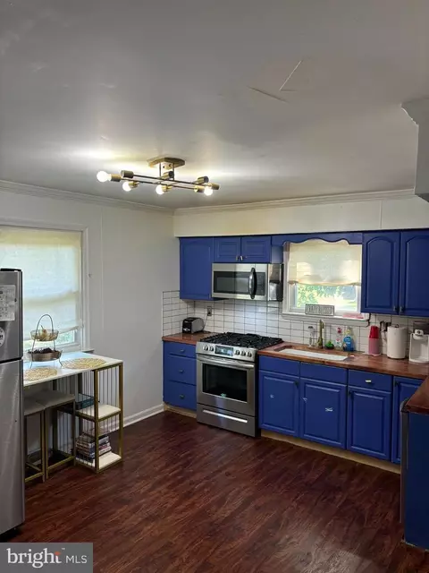 23 Essex Ave, Sicklerville, NJ 08081