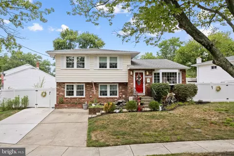 34 Enders Dr, Barrington, NJ 08007