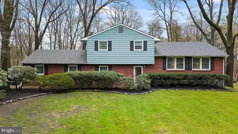 220 Gravers Ln, Blackwood, NJ 08012