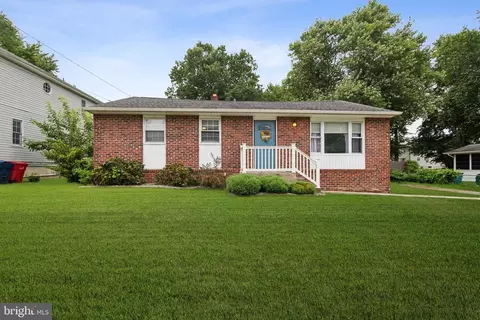 711 W Earl Ave, Somerdale, NJ 08083