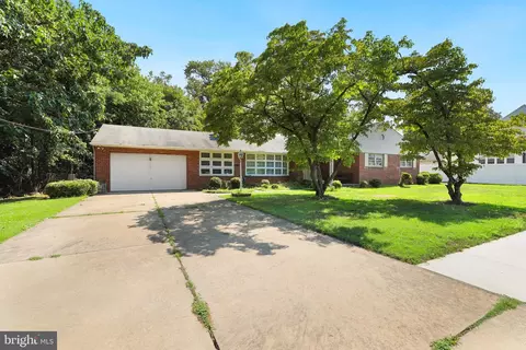 125 N Cedar Ave, Bellmawr, NJ 08031
