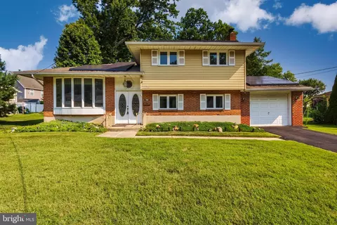 693 Thorny Ln, Glendora, NJ 08029